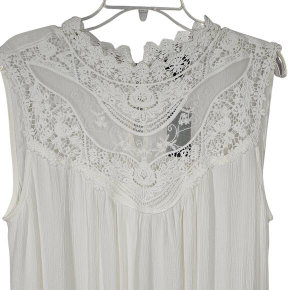 Torrid Crinkle Gauze Crochet Detail Tank in White NWT Size 1/ 1X/ 14-16 - Picture 3 of 9